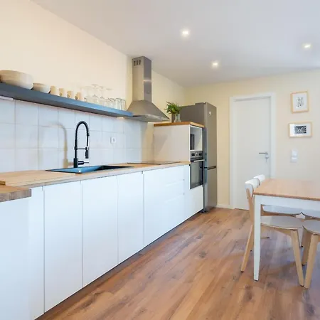 아파트 Host Wise - Fantastic Contemporary Flat W Balcony *