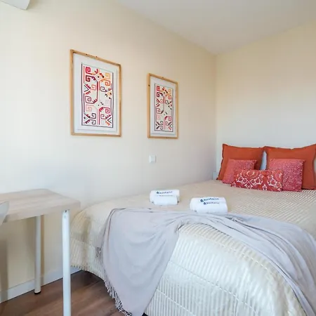 Host Wise - Fantastic Contemporary Flat W Balcony *