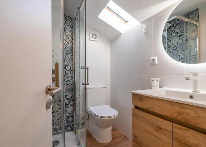 Host Wise - Fantastic Contemporary Flat W Balcony * 포르투