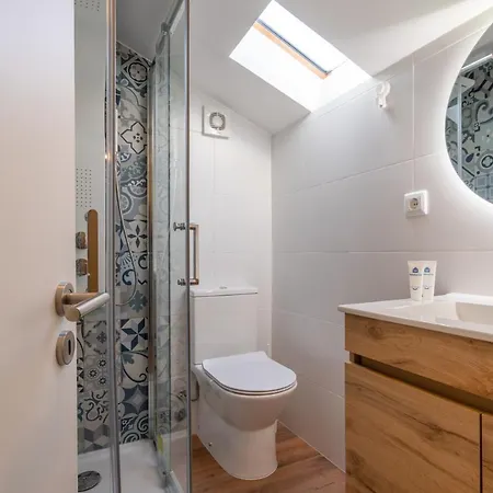 Host Wise - Fantastic Contemporary Flat W Balcony * 波尔图