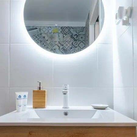 Host Wise - Fantastic Contemporary Flat W Balcony * 波尔图