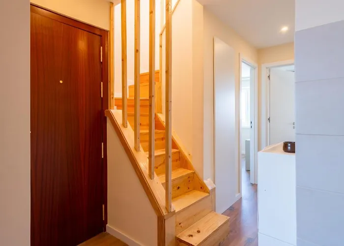 Host Wise - Fantastic Contemporary Flat W Balcony Apartman *