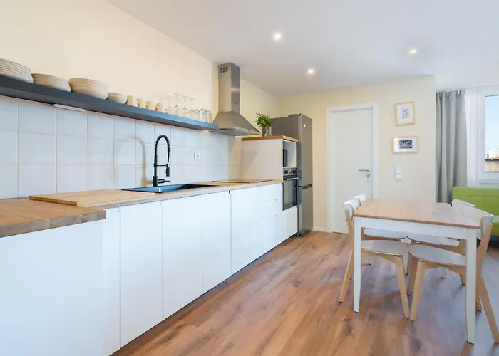 Apartman Host Wise - Fantastic Contemporary Flat W Balcony *