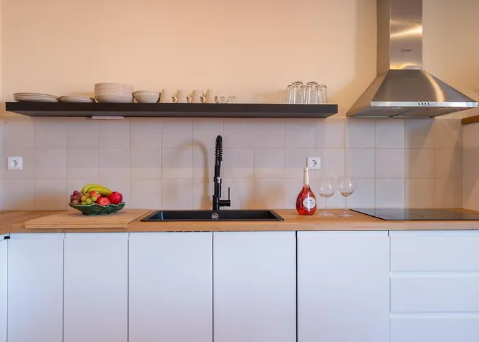 Apartment Host Wise - Fantastic Contemporary Flat W Balcony Porto