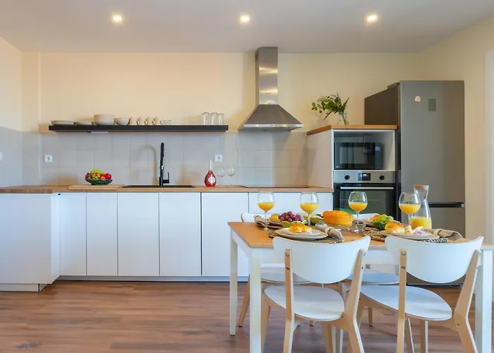 Host Wise - Fantastic Contemporary Flat W Balcony * Porto