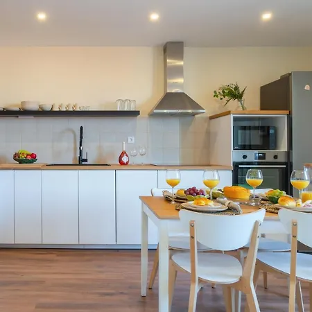 Host Wise - Fantastic Contemporary Flat W Balcony * بورتو